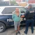Cámaras captan a “El Güero” intentando abrir autos en Villas de Santiago
